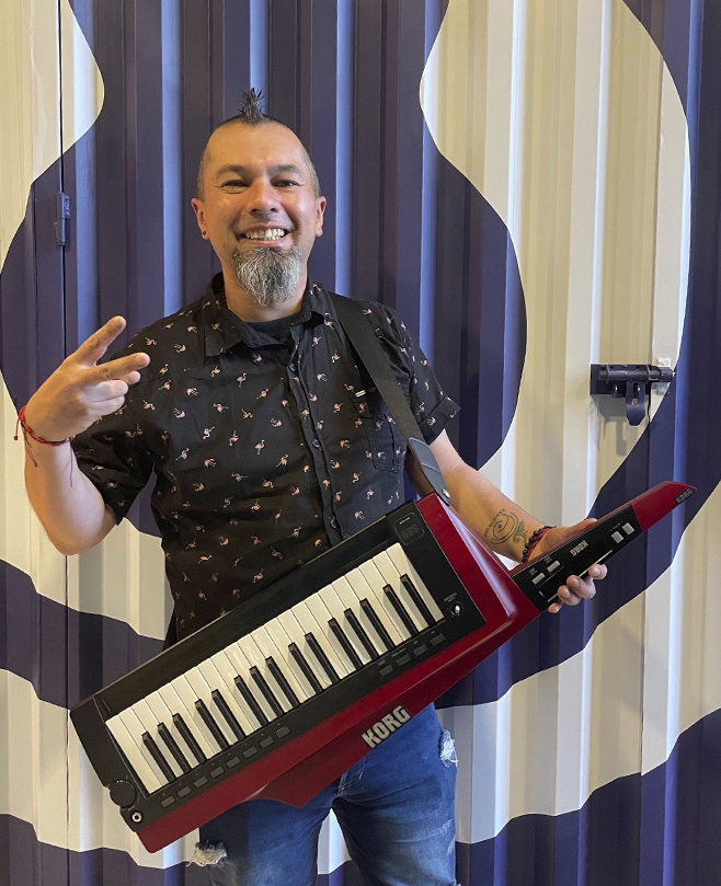 INSTRUCTOR DE PIANO EDWARD BOCANEGRA