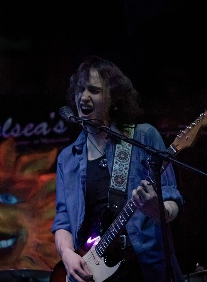 Guitar Teacher, Bass Guitar Teacher, Keyboard + Piano Teacher, Vocal Teacher Ian