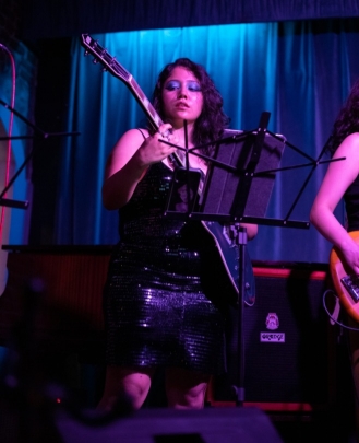 Profesora Guitarra Tahis Moreno