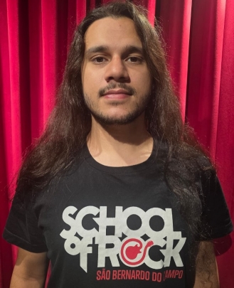 Instrutor de Ensaio e Professor de Guitarra, Violão, Baixo e Canto Pedro Otávio