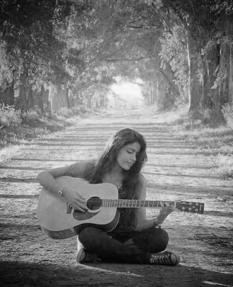 Profesora de Canto, Profesora de Guitarra Sol Laborde