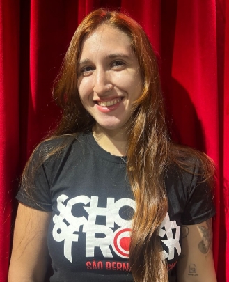 Professora de Canto e Musicalização Infantil Isabela Pizi