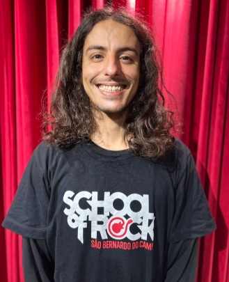Instrutor de Ensaio e Professor de Baixo, Guitarra, Violão e de Musicalização Infantil Lucas Kollar