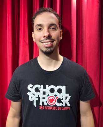 Instrutor de Ensaio e Professor de Baixo, Guitarra e Violão Victor Vianna