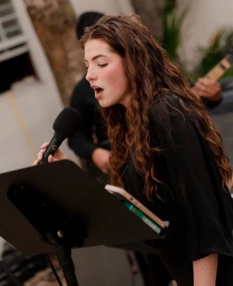 Vocal Teacher, Keyboard + Piano Teacher Zarah