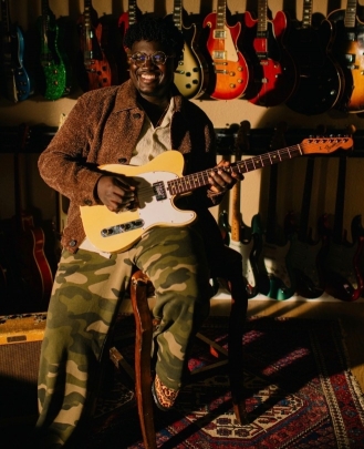 Bass Guitar Teacher, Guitar Teacher, Vocal Teacher, Keyboard + Piano Teacher Ryan Allay