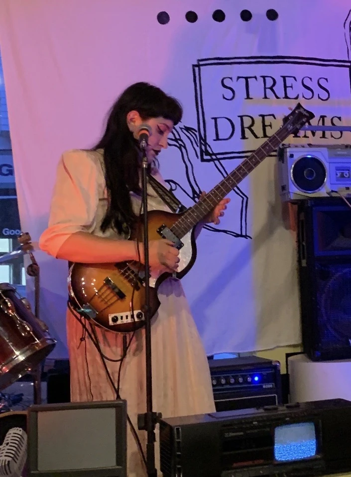 Vocal Teacher, Bass Guitar Teacher, Keyboard + Piano Teacher Luna