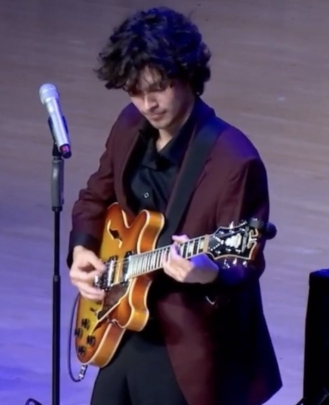 Guitar Teacher Dominic 