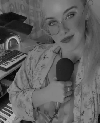 Guitar Teacher, Vocal Teacher, Keyboard + Piano Teacher Lexie