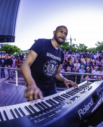 Keyboard + Piano Teacher Stephen Sampson