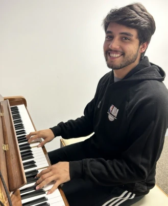Vocal Teacher, Keyboard + Piano Teacher Alexis