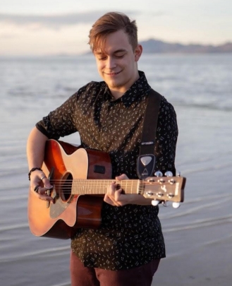 Guitar Teacher, Keyboard + Piano Teacher Ian Painter