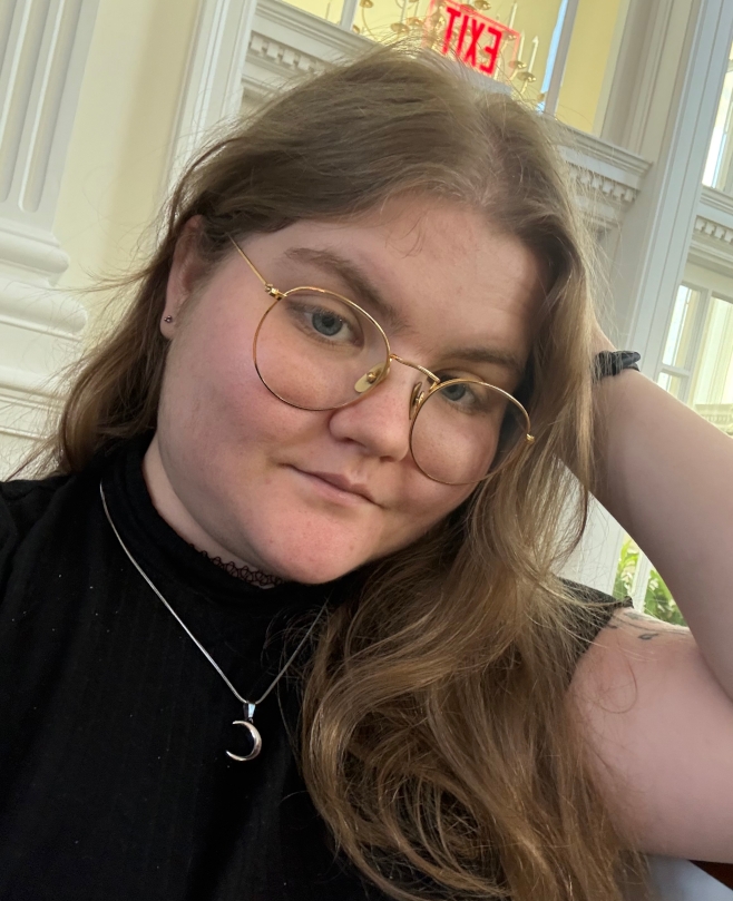 Vocal Teacher, Keyboard + Piano Teacher Jade DeYoung