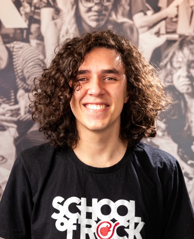 João Lucas Perroni - Professor de Guitarra, Violão e Musicalização Infantil na School of Rock Mooca