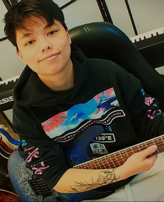 Guitar Teacher, Bass Guitar Teacher, Keyboard + Piano Teacher Joy Meis