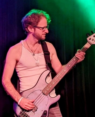 Bass Guitar Teacher, Keyboard + Piano Teacher, Guitar Teacher Ken