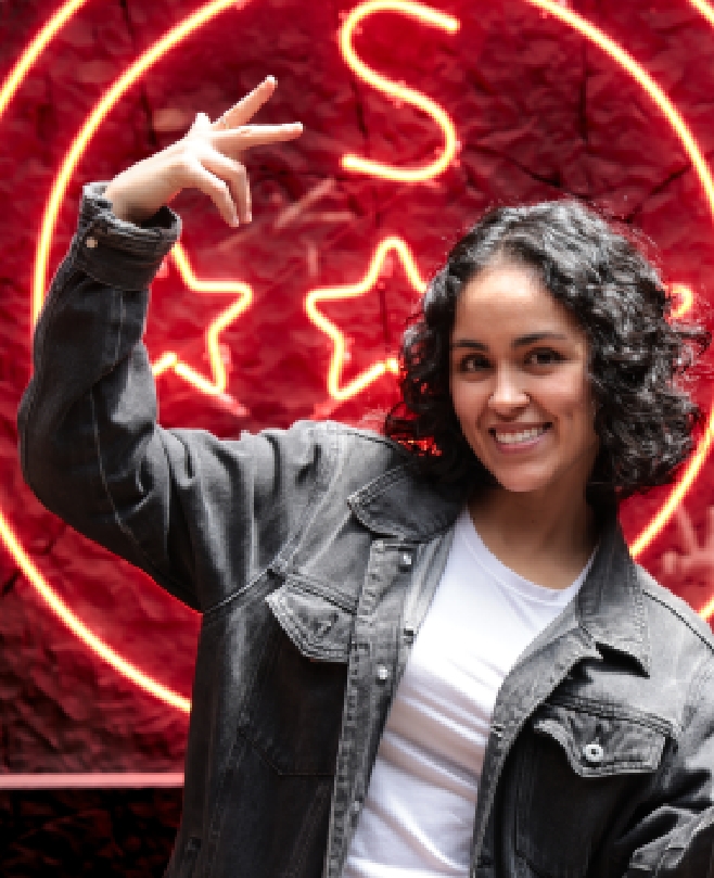 Instructora de Canto Laura Román