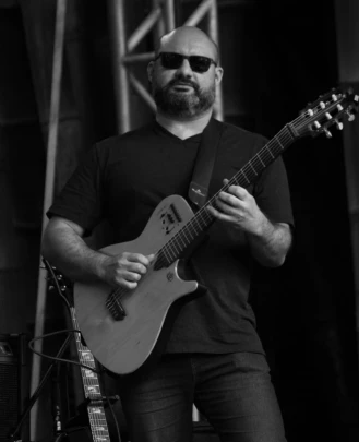 Professor de Guitarra, Instrutor de Elenco Lucas