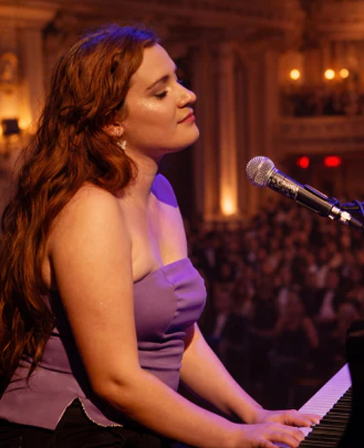 Keyboard + Piano Teacher, Vocal Teacher Maria Ferre