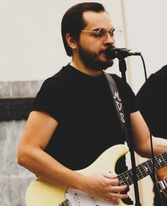 Profesor de Guitarra, Profesor de Bajo, Profesor de Rock 101, Profesor de Performance Program Mauricio Villarreal