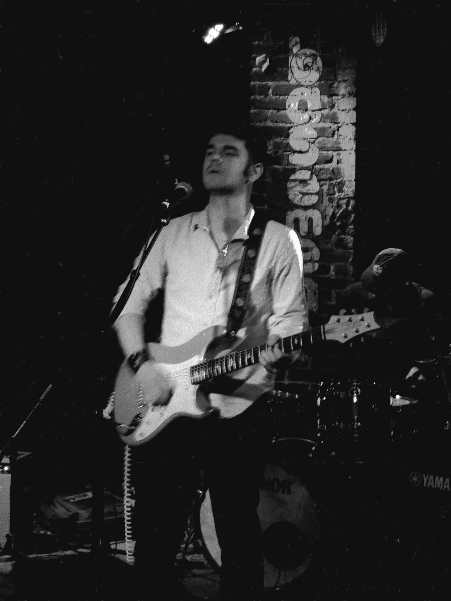 Guitar Teacher, Bass Guitar Teacher, Keyboard + Piano Teacher Lucas Vittore