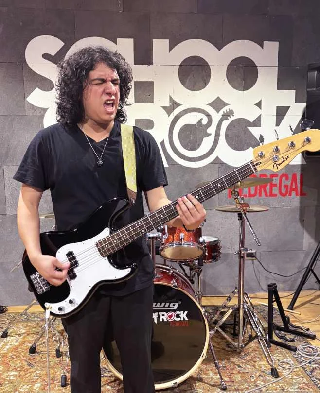 Profesor de Bajo Rodrigo Pratt