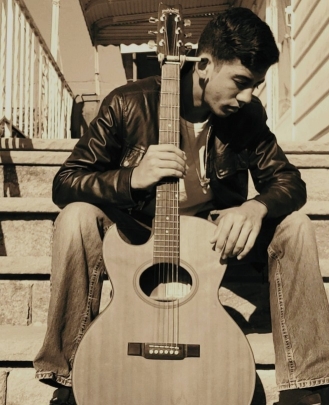 Guitar Teacher, Bass Guitar Teacher, Keyboard + Piano Teacher Ivan Malave