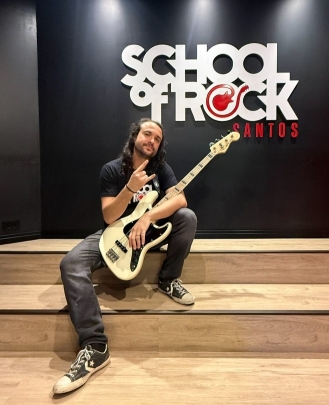 Professor Multi-instrumentista Pierre Setrak Der Hagobian