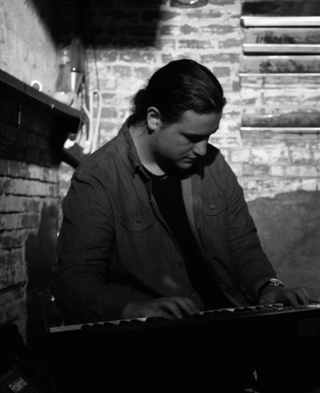 Keyboard + Piano Teacher Juca Camera