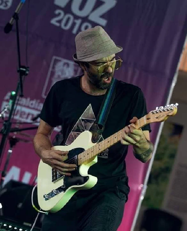 Instructor de Guitarra Santiago Quevedo