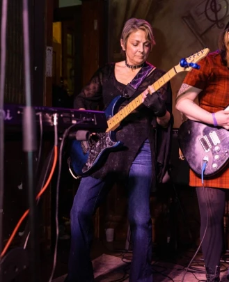 Guitar Teacher Annette 