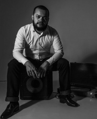 Guitar Teacher, Bass Guitar Teacher, Vocal Teacher, Drum Teacher, Keyboard + Piano Teacher Leo Leen 