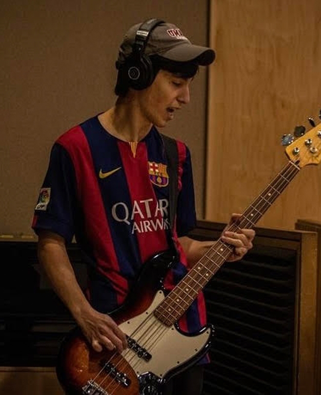 Guitar Teacher, Bass Guitar Teacher, Keyboard + Piano Teacher Sebastian Rivera