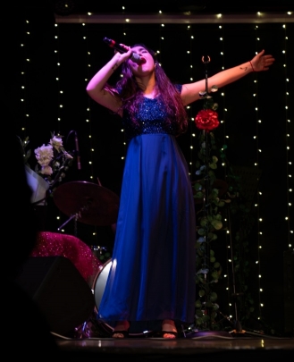 INSTRUCTORA DE CANTO Sofía Becerra