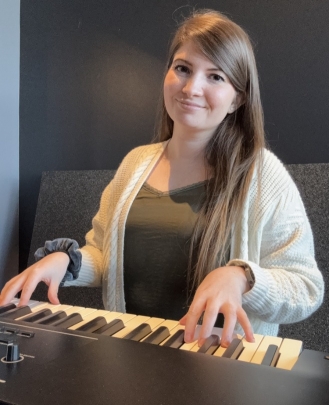 Keyboard + Piano Teacher Sabrina Mitchell