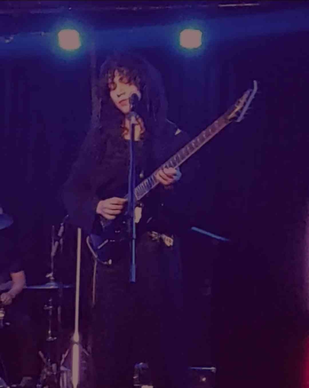 Guitar Teacher, Bass Guitar Teacher, Vocal Teacher Eloisa