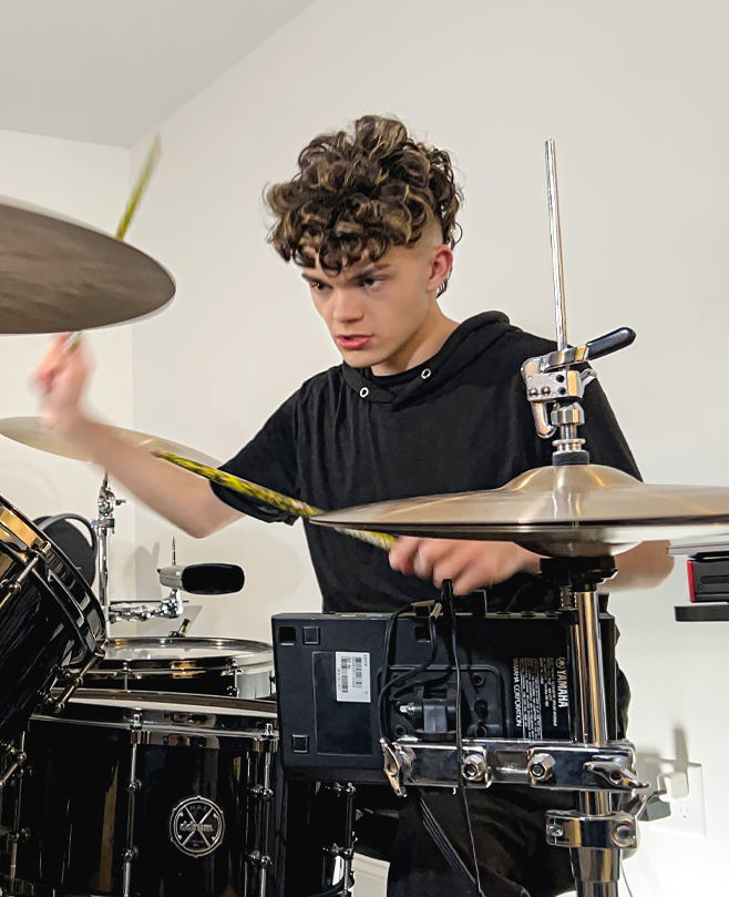 Drums Teacher, Guitar Teacher, Bass Guitar Teacher, Keyboard + Piano Teacher, Songwriting Teacher Thomas Ferreira