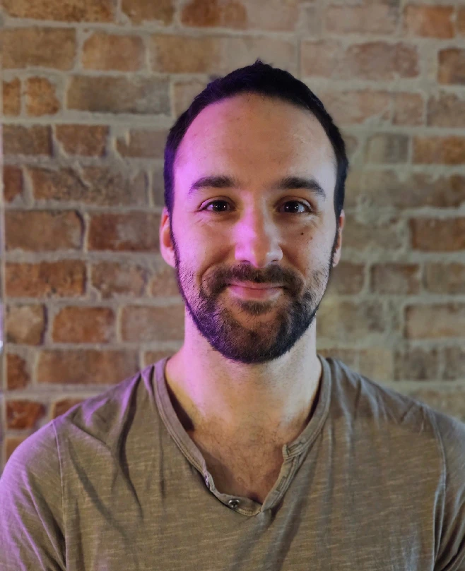 Guitar Teacher, Bass Guitar Teacher, Keyboard + Piano Teacher, Drum Teacher Tomas Sampayo