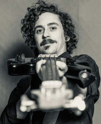 PROFESSOR DE BAIXO MARCELO 