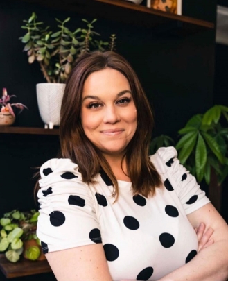 Vocal Teacher, Guitar Teacher, Keyboard + Piano Teacher Julia Mahlstadt