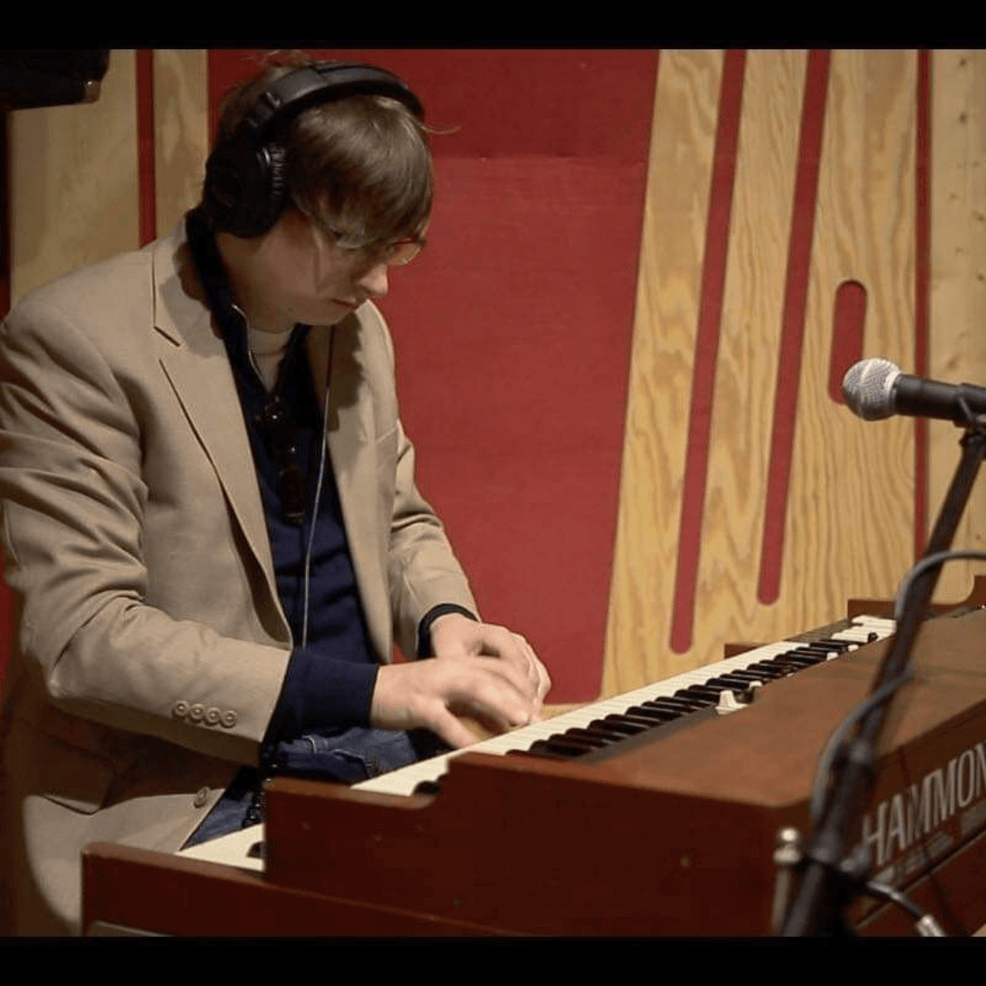 Keyboard + Piano Teacher, Singing Teacher Andrew Schneider