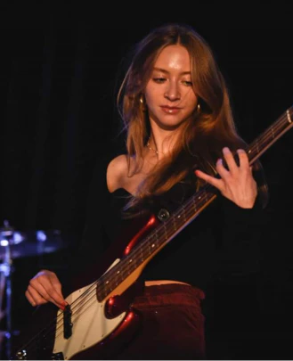 Bass Guitar Teacher Charlotte La Monica