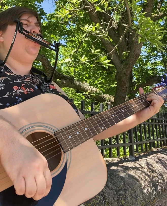 Guitar Teacher, Bass Guitar Teacher Elise