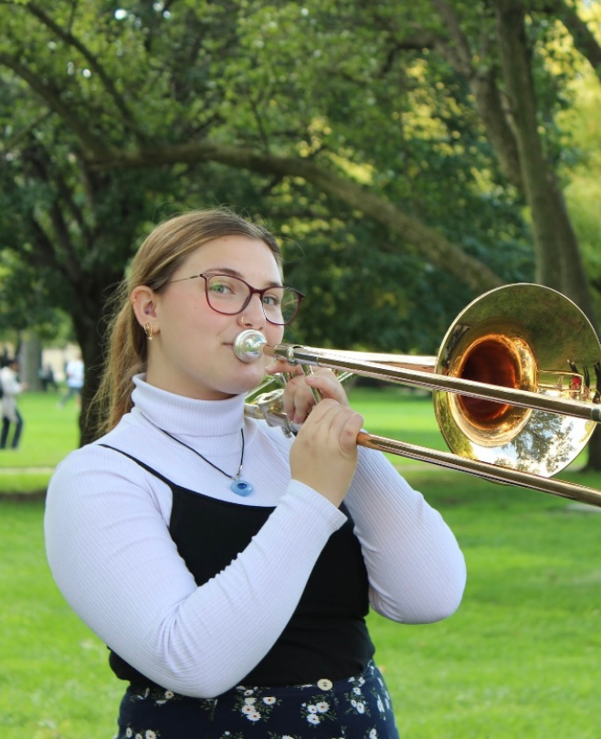 Vocals Teacher, Guitar Teacher, Keyboard + Piano Teacher Lily Kent