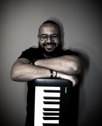 Professor de Guitarra, Musicalização Infantil e Teclado Vanderlei Gonçalves