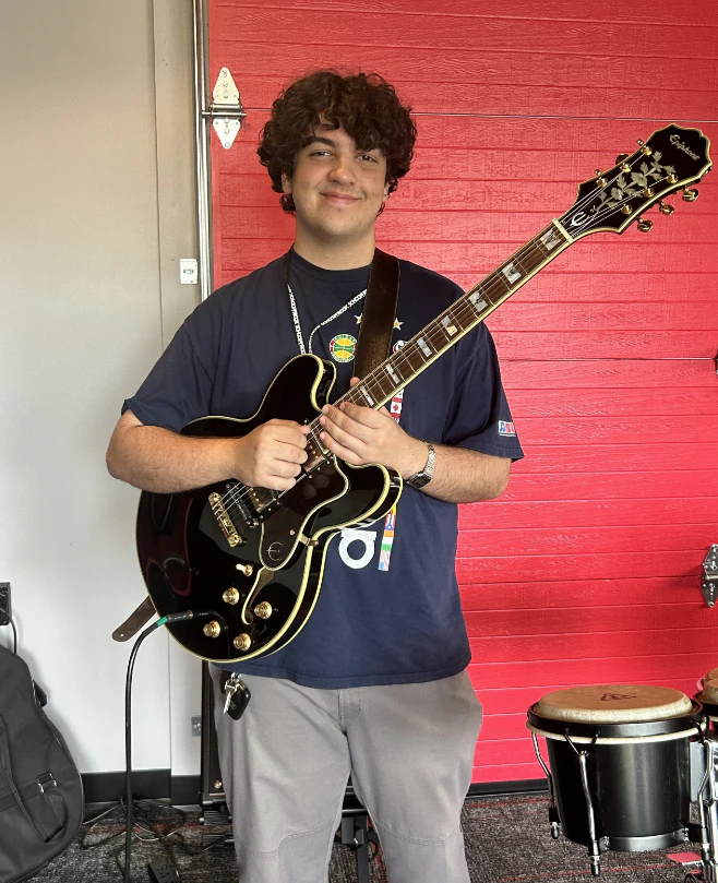 Guitar Teacher, Bass Guitar Teacher, Drum Teacher, Keyboard + Piano Teacher Victor