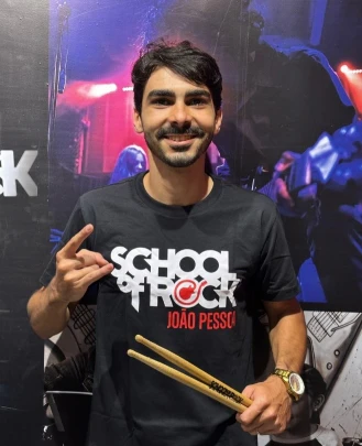 Professor de Bateria Victor Leal