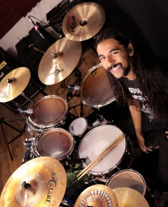 Professor de Bateria Airam Souza