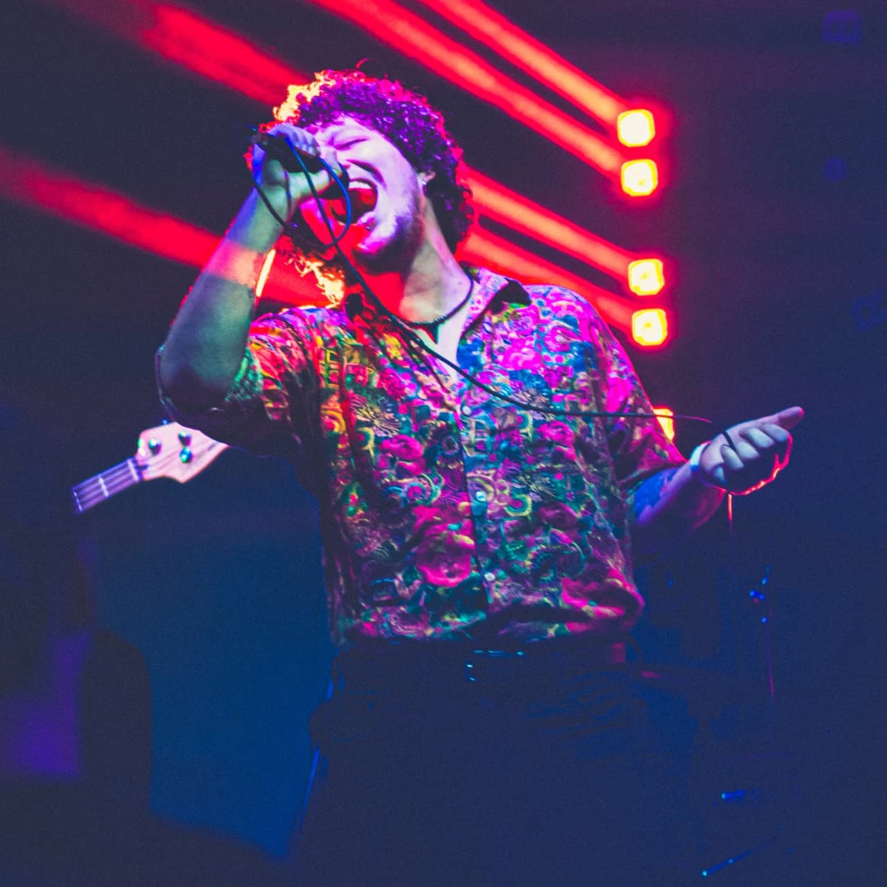 Instrutor de Vocal, Instrutor de Guitarra, Instrutor de Rock 101, Instrutor de Performance Matheus Deffende (Deff)