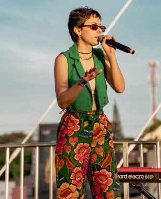 Instrutora de Canto Laura Canarin